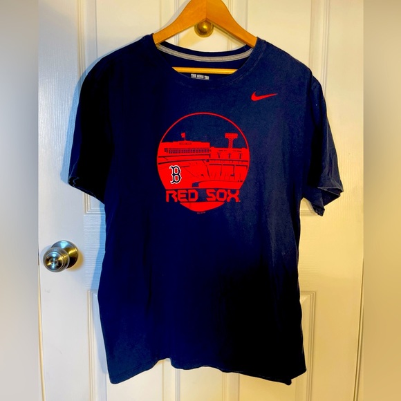 Nike Men's Boston Red Sox‎ Short-Sleeved Tee Size  XL Athletic Cut Logo Blue Red - Picture 1 of 4